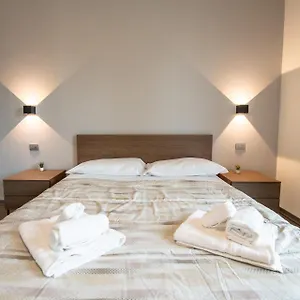 B&B Con Parcheggio Gratuito E Bagno Privato L 350 M Da Ospedale Maggiore Maison d'hôtes Parme